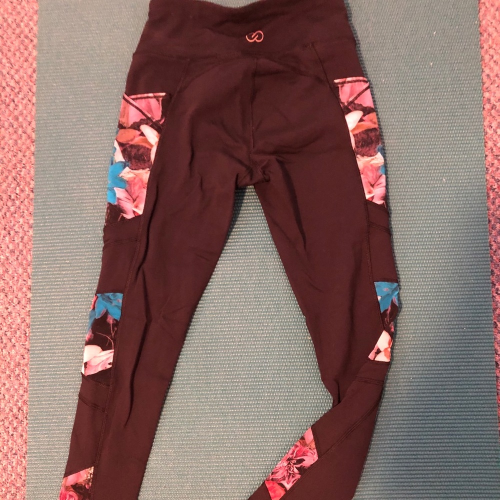 Carrie Underwood leggings